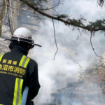 Centenas de bombeiros...
