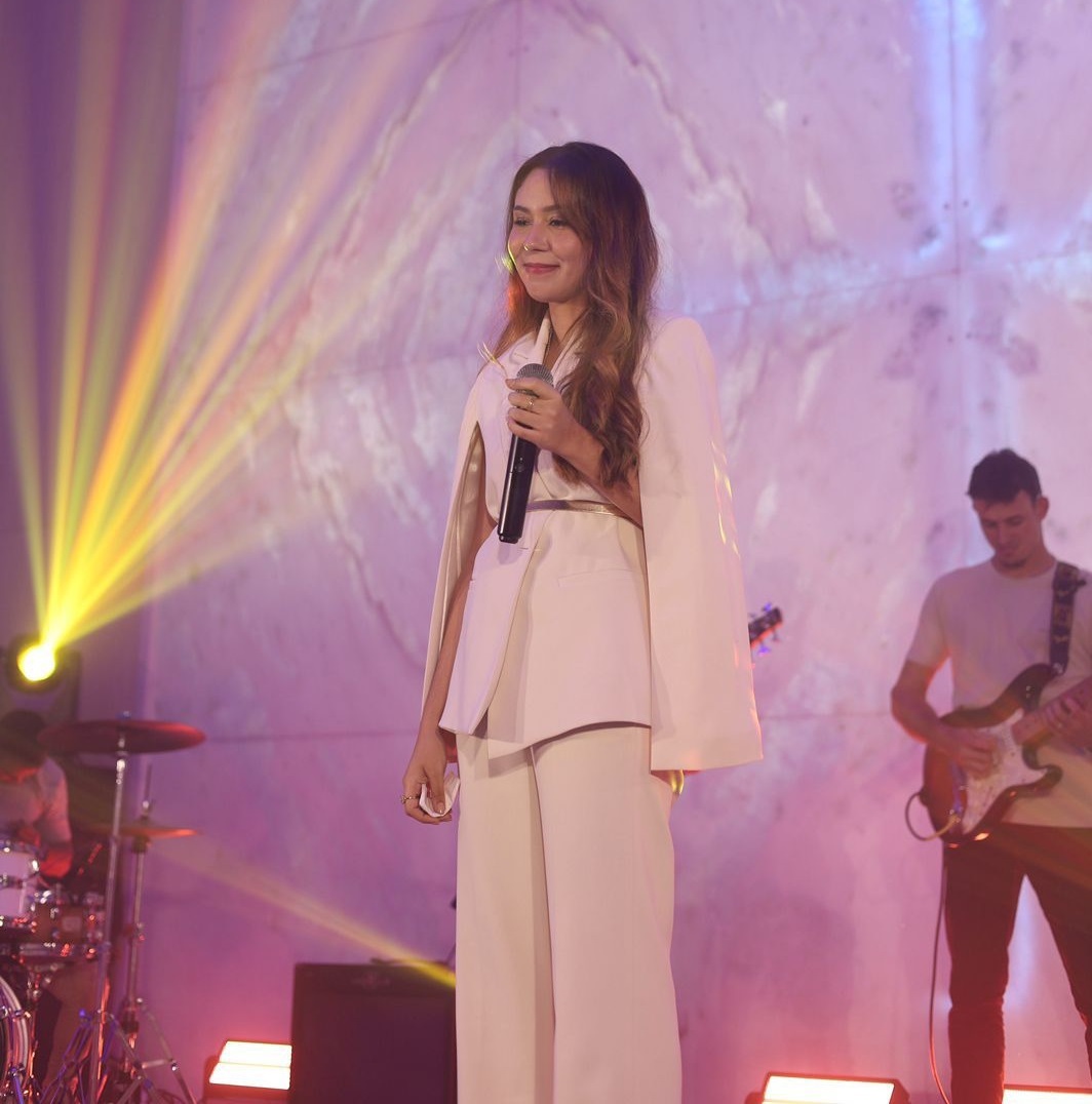 Amanda Barros transforma dor em adoração e encontra propósito na música cristã