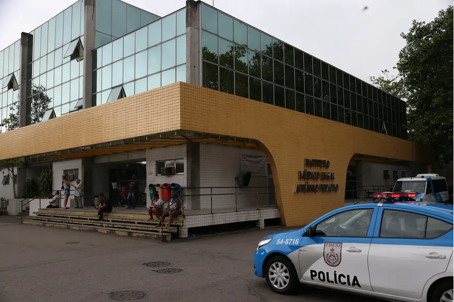 Bandidos matam homem na frente do filho de 15 anos, em Todos os Santos