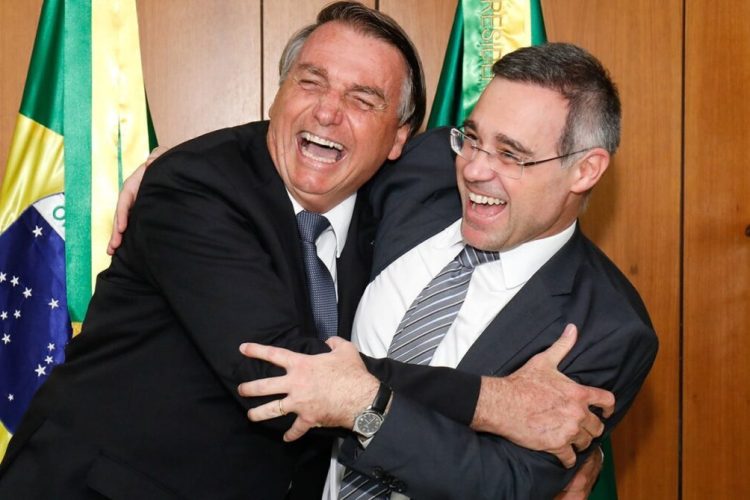 Ministro André Mendonça com bolsonaro
